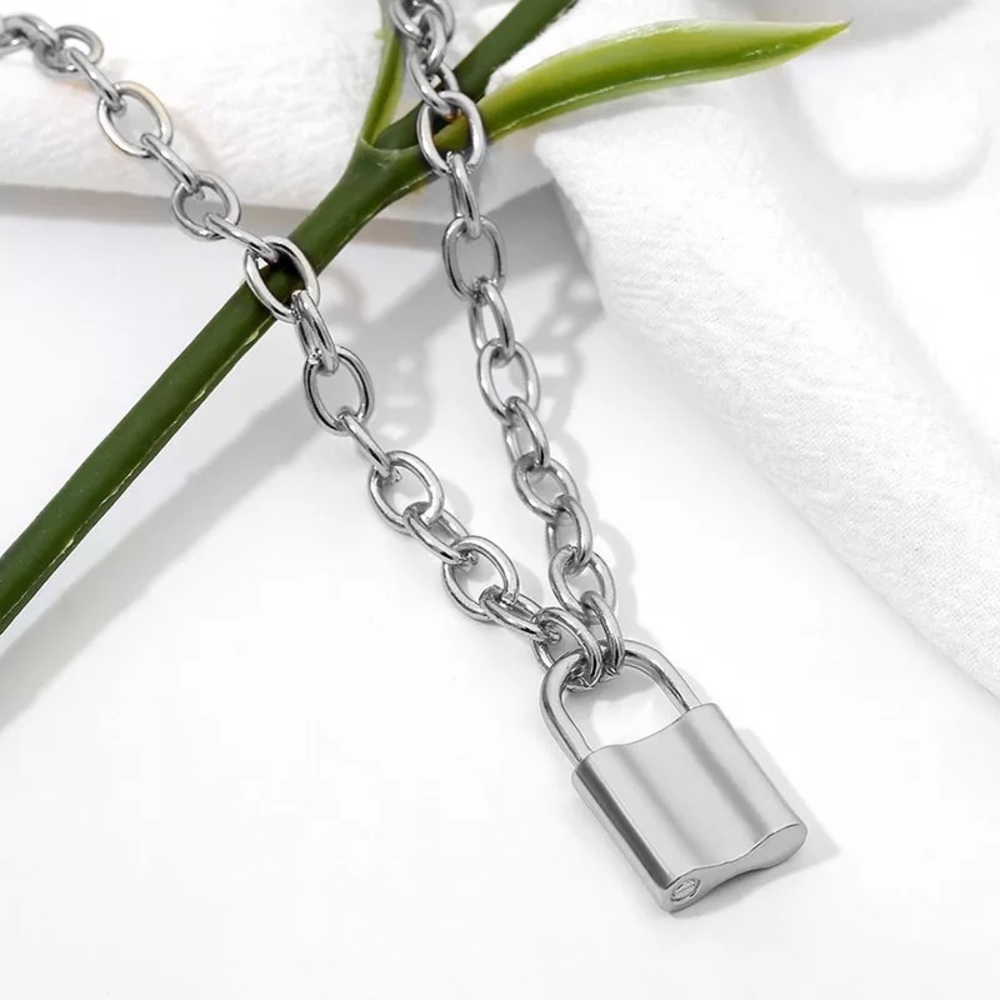 “Lock it” stainless steel necklace - Picture 2 of 3